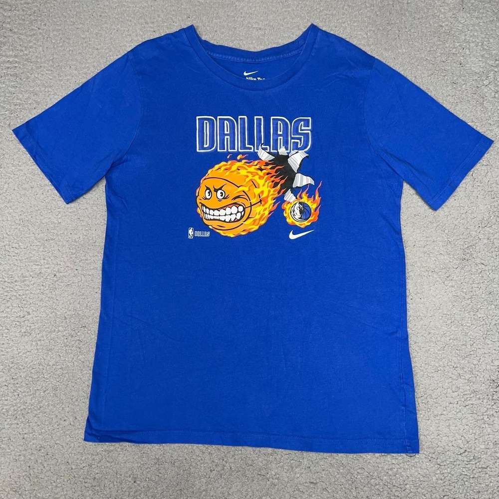 The Nike Tee Dallas Mavericks T Shirt Youth L 14/16 Blue Essential Cartoon Ball